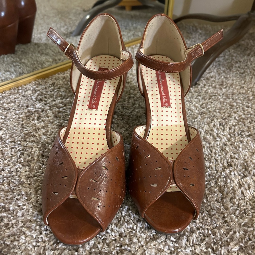 BAIT cutout sandals. Brown vegan leather. Size 9.